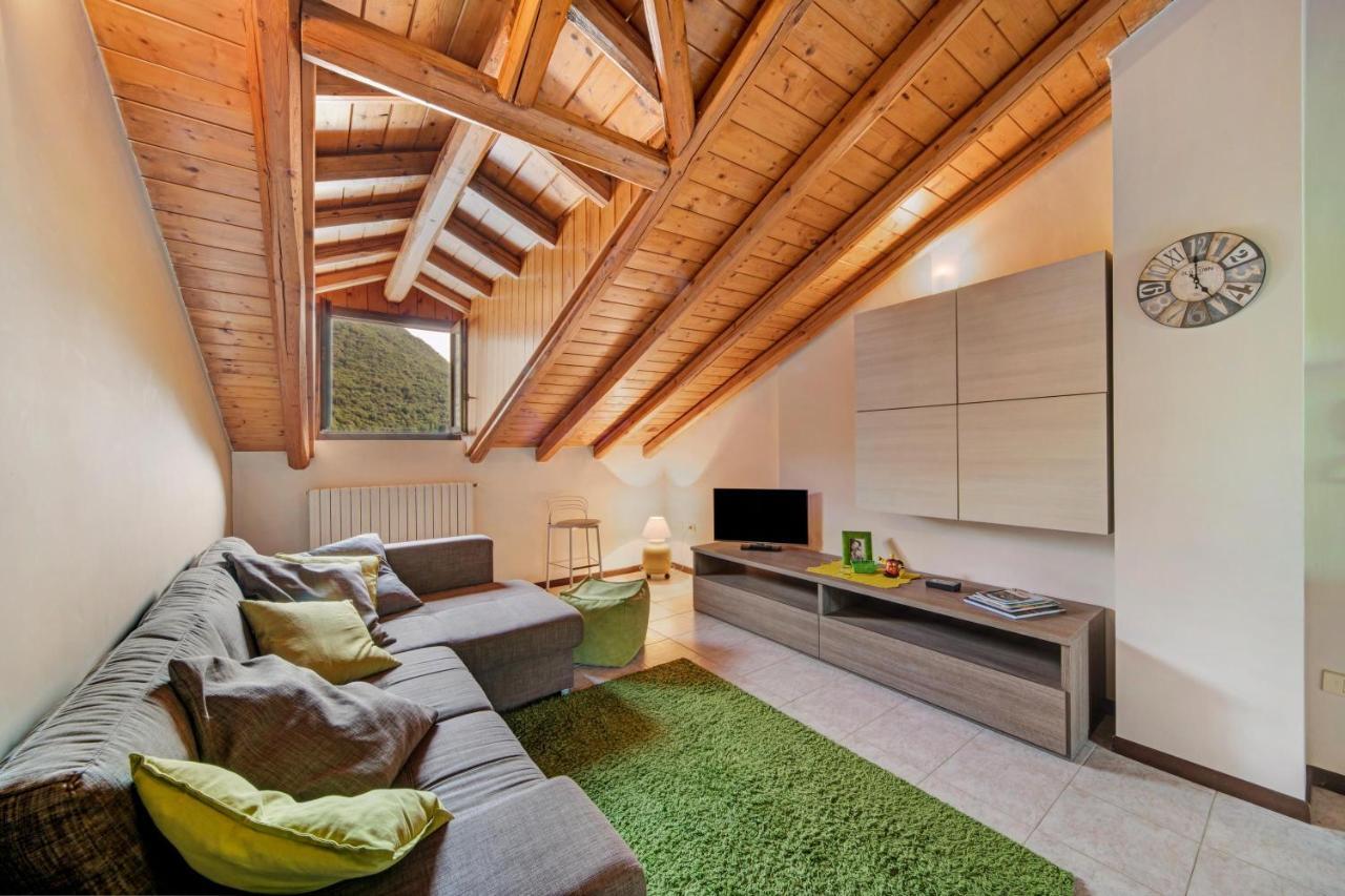 Appartement Mansarda Fra Monte E Lago à Esino Lario Extérieur photo